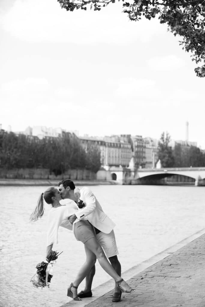 your wedding Paris photographer for an unforgettable iconic look 01