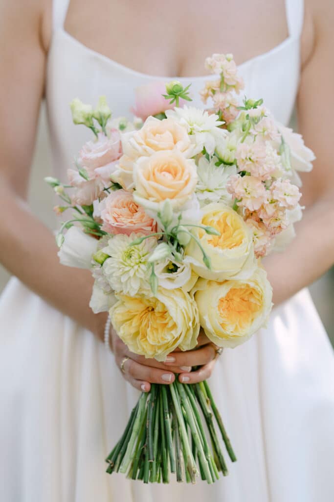 bridal bouquet-how-to-feel-comfortable-in-front-camera (5)