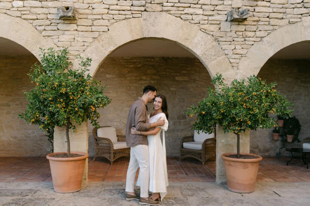 Couple célébrant anniversaire de mariage aux Airelles -  La Bastide de Gordes