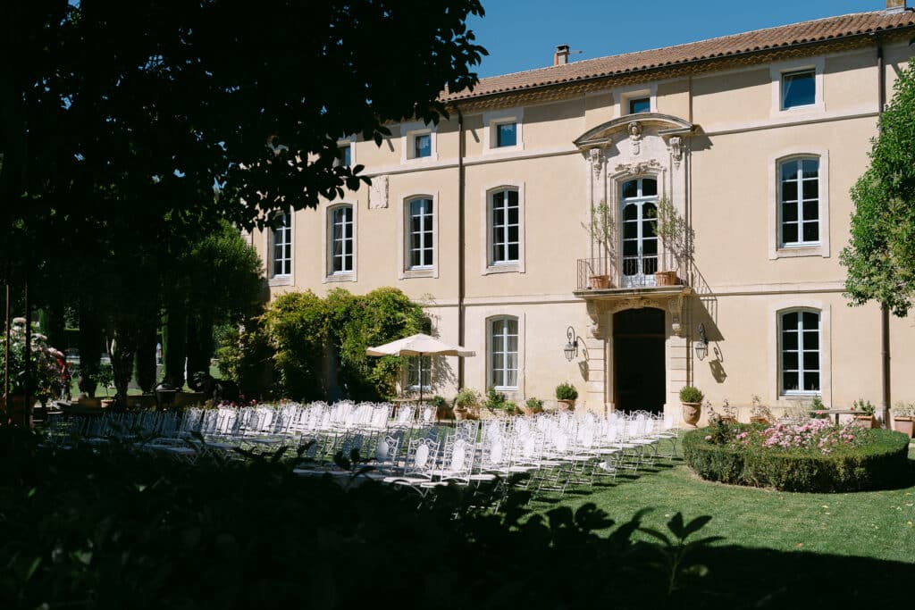 wedding-planning-guide-france. Photo façade château Talaud Avignon